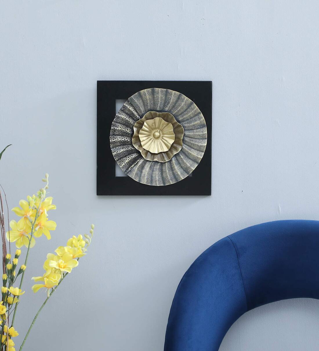 Iron And Mdf Wood Framed Leaf Wall Art In Gold & Black,